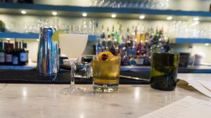 HSL - cocktails at the bar