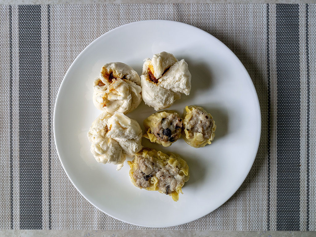 Cafe Anh Hong - pork buns and pork dumplings