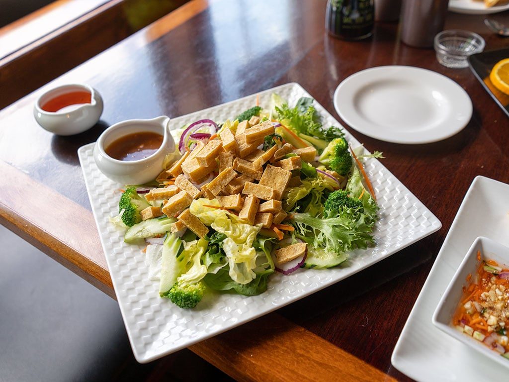 FAV Bistro - tofu salad