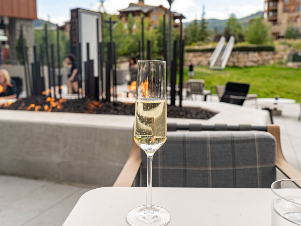 Pendry Park City - Apres Pendry prosecco by the fire