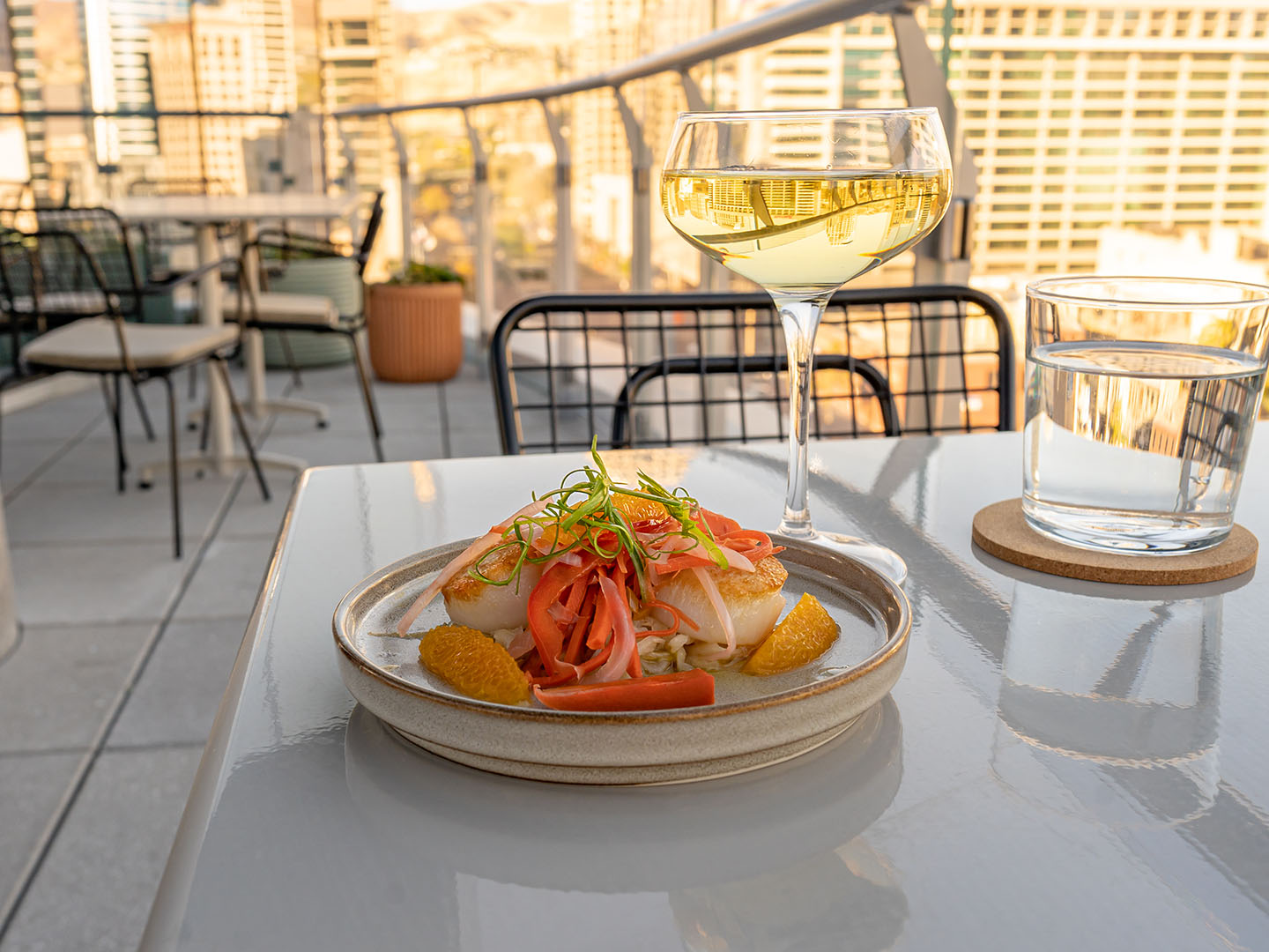 Cava and scallops at Mar Muntanya at Hyatt Regnecy