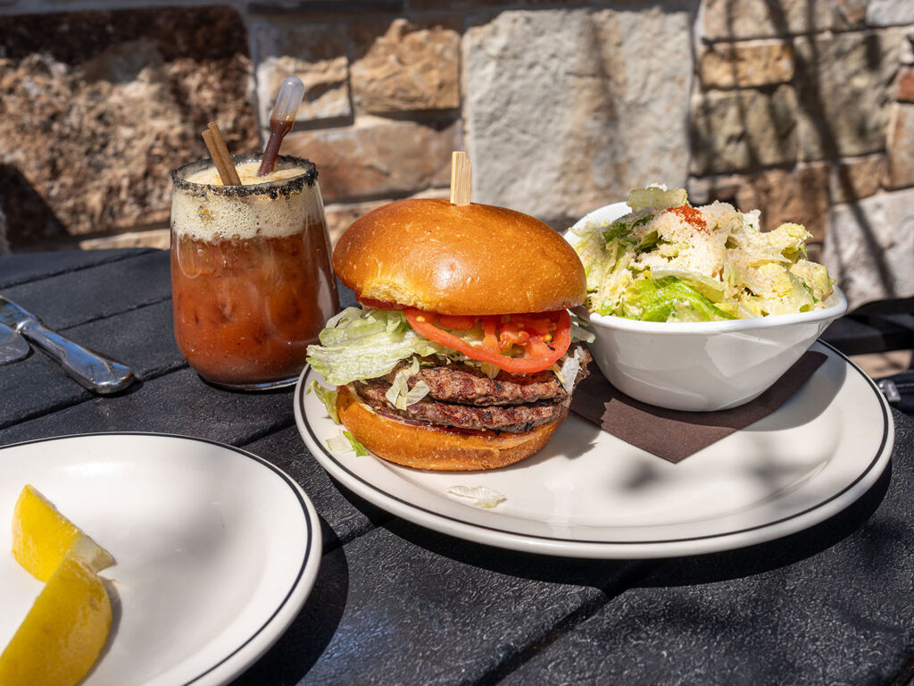 Brasserie 7452 - cheeseburger and caesar with bloody Mary (Gastronomic SLC)