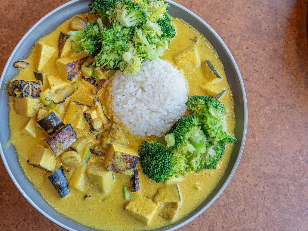 Squatters Corner Pub - Thai yellow curry with tofu (Gastronomic SLC)