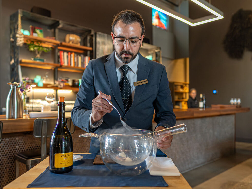 Monte - Ignacio Cittadini uses liquid nitrogen(Gastronomic SLC)