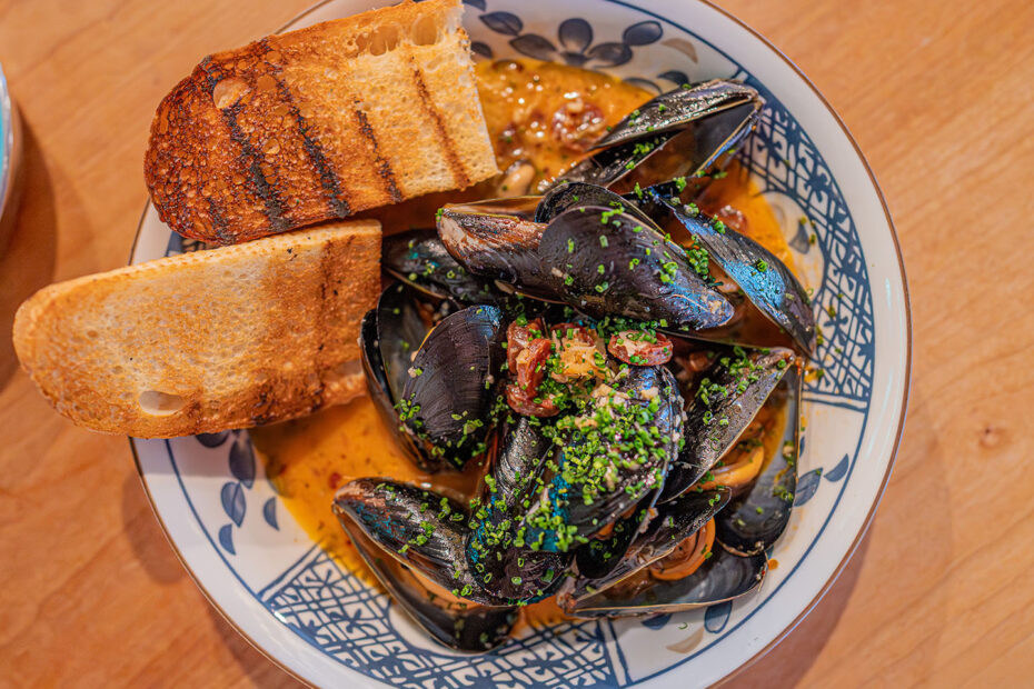 The Pearl - blue mussels and toast (Gastronomic SLC)