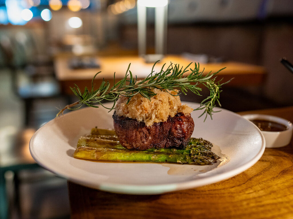 Engine Room Pub & Bistro - filet stak with snow carb and pepperorn sauce (Gastronomic SLC)