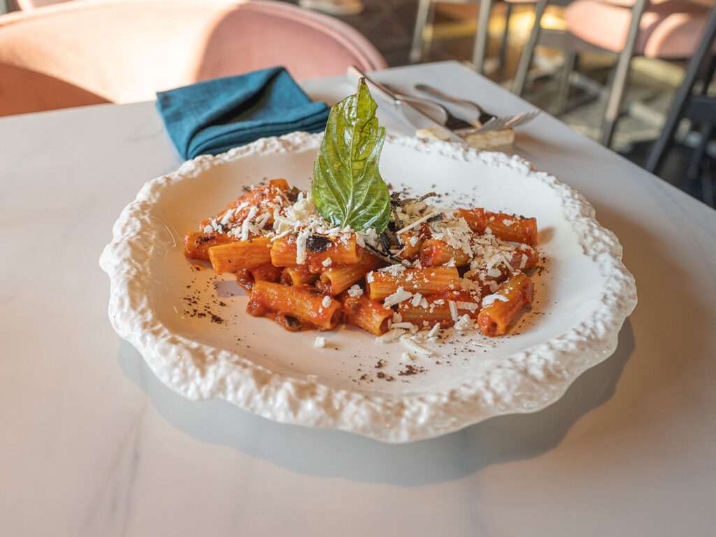 Mina - pasta norma (Gastronomic SLC)